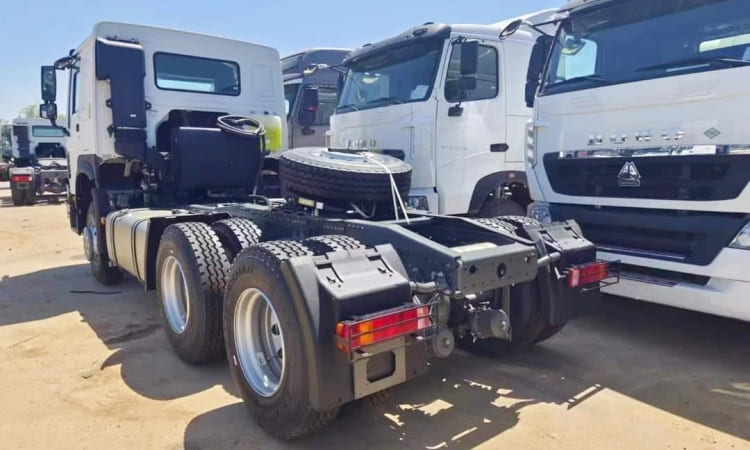 Howo 400 Sinotruk Tractor Head | Sinotruk Howo 6x4 for Sale in Mauritania