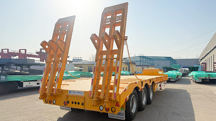Tri Axle Truck Trailer Low Bed for Sale in Mauritania, Nouadhibou